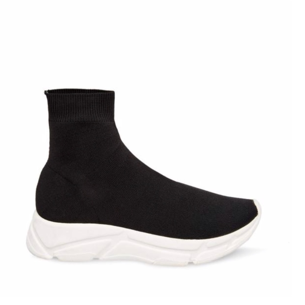 BITTEN BLACK SNEAKERS